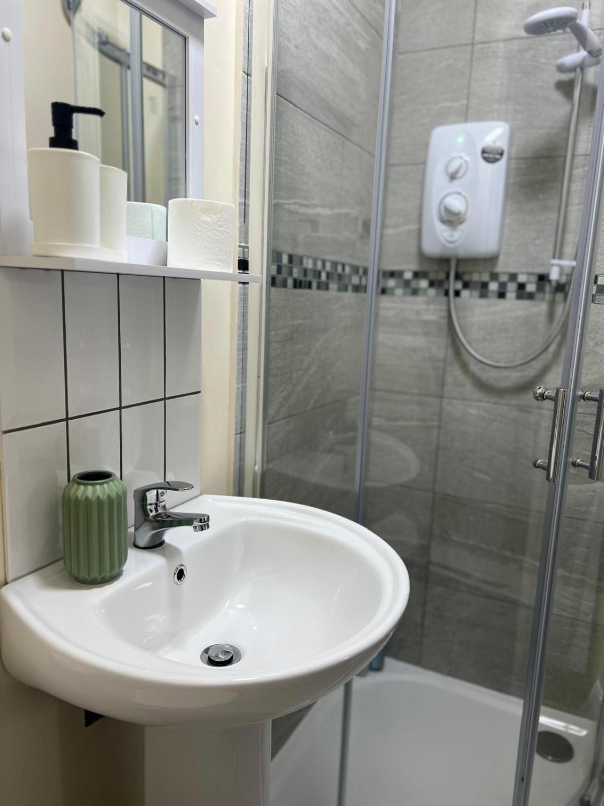 Modern Apartment Free Parking Double Bed Suite 5 Nottingham Exterior photo